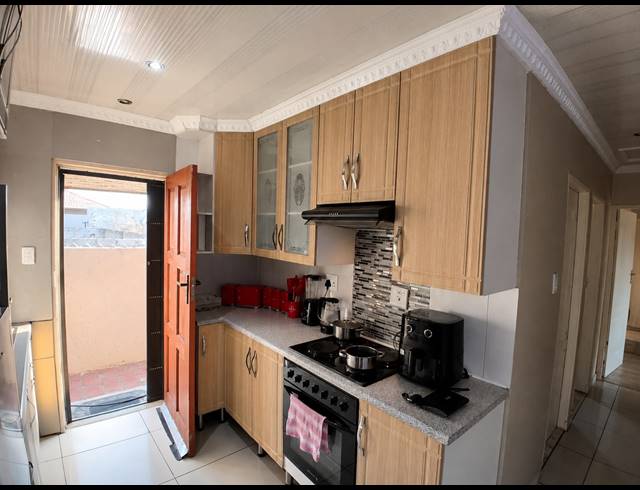 3 BEDROOM HOUSE FOR SALE IN LAKESIDE
